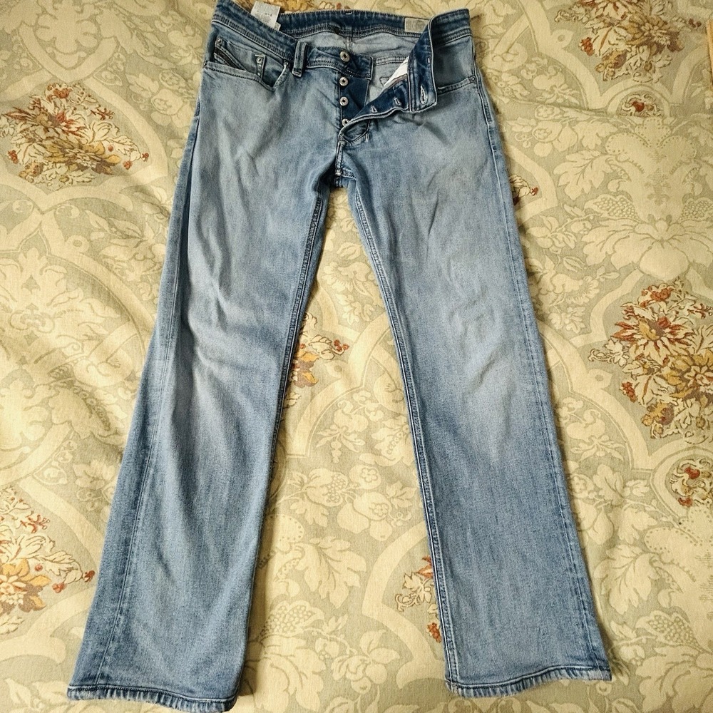 Diesel Men's Larkee Jeans 32x30 Regular Straight Distressed Ripped Grunge